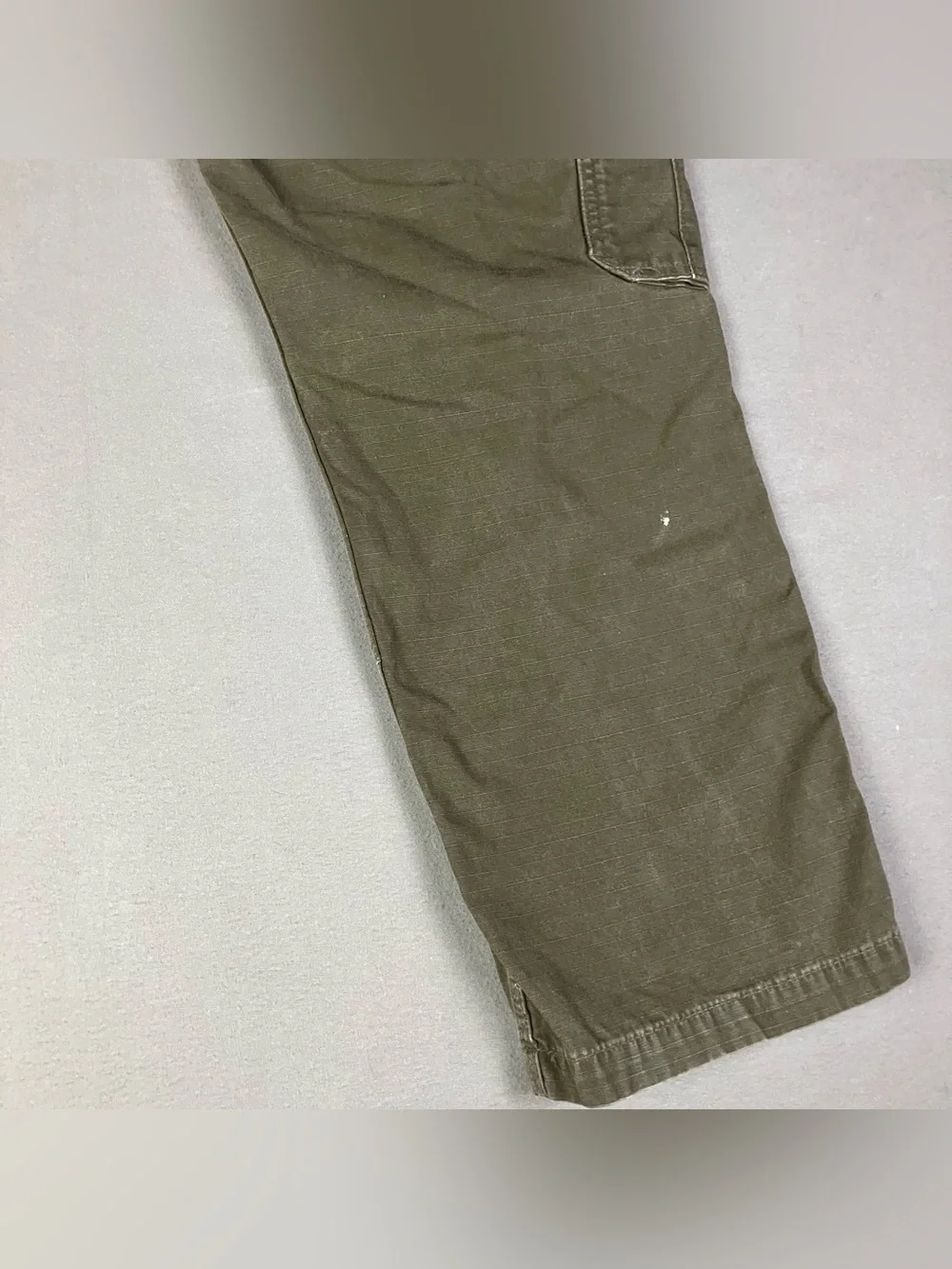 Carhartt Men’s Size 42x30 B342-DFE Double Knee Ripstop Cargo Work Pants. In good